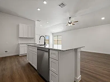 4 bed, 1700 sqft, $2,200 — Photo 4