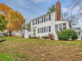 8 Fennbrook Rd, West Hartford, CT 06119