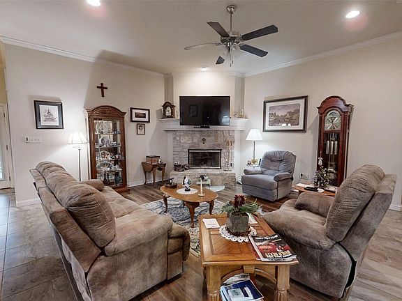 4th image of 109 Donna Cir