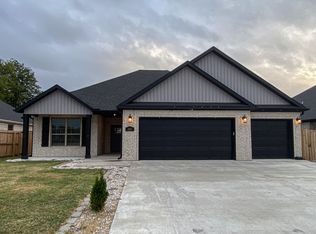 801 Harbison St, Bentonville, AR 72713