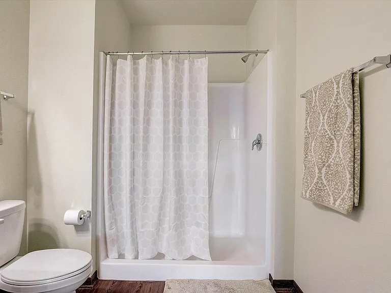 1120 N Windsor Ave — Photo 37