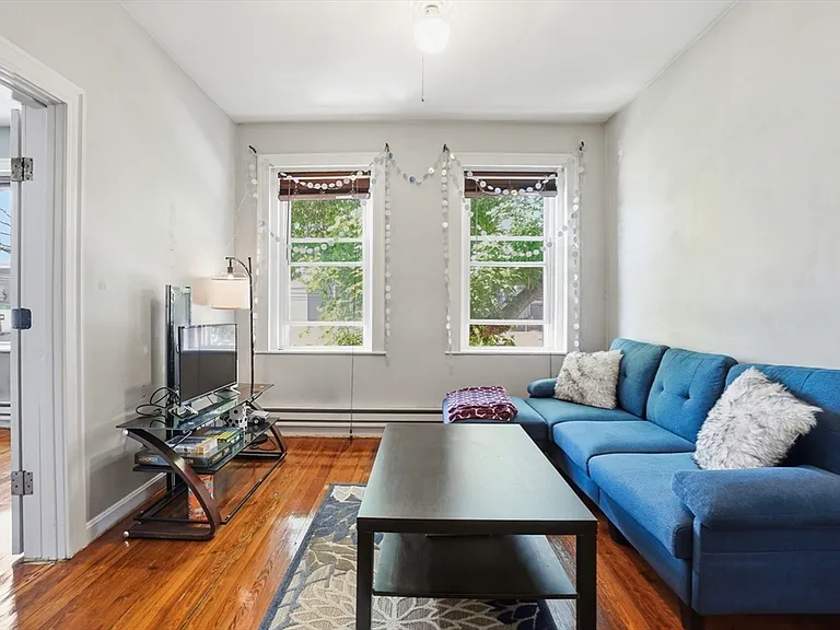 142-146 Everett St #2 — Photo 4