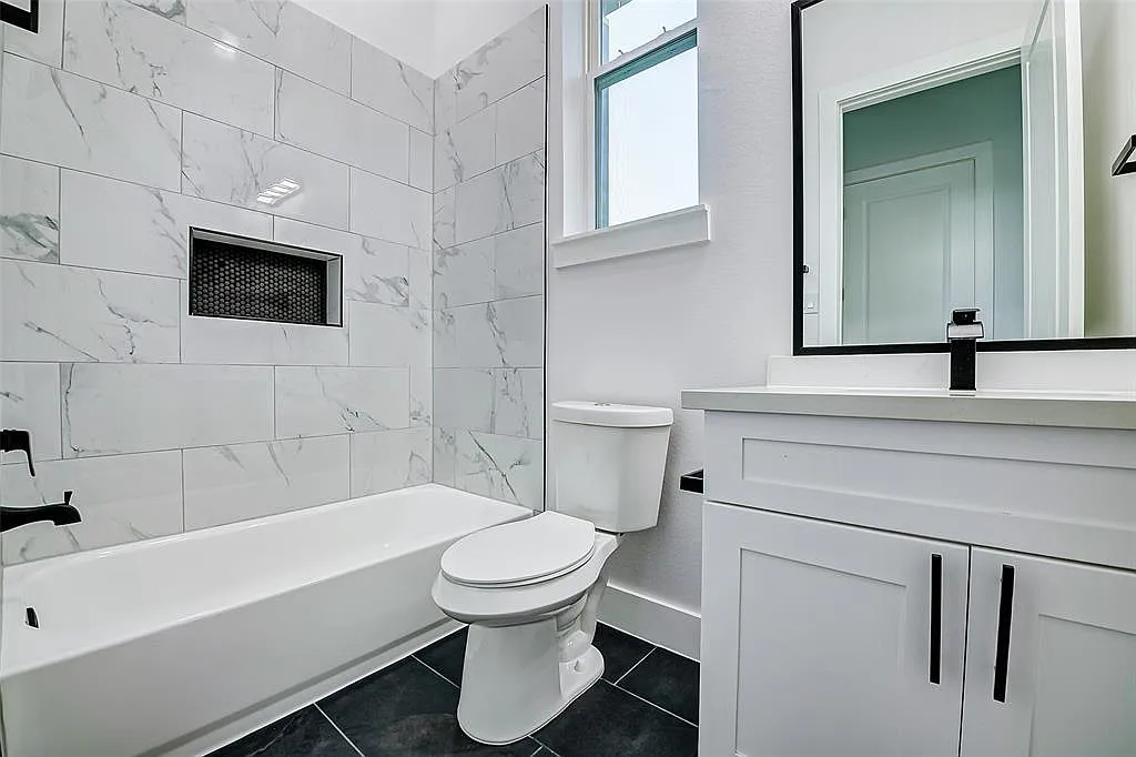 3 bed, 3.5 bath, 2255 sqft, $3,200 — Photo 4