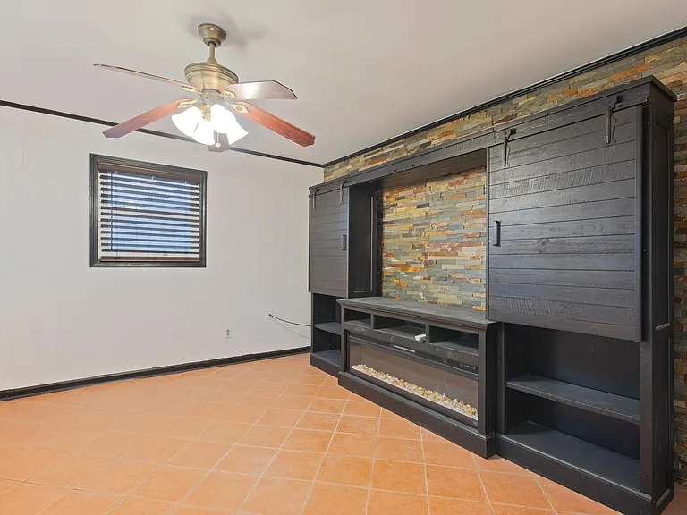 939 Kings Grant Dr NW — Photo 3