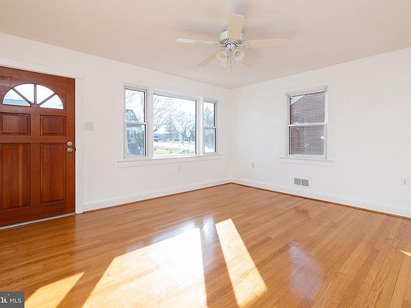 4th image of 7 N Purcell Ave