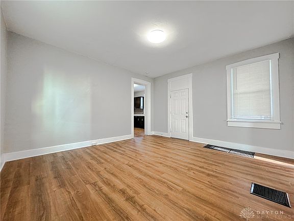 5th image of 160 Kastner Ave