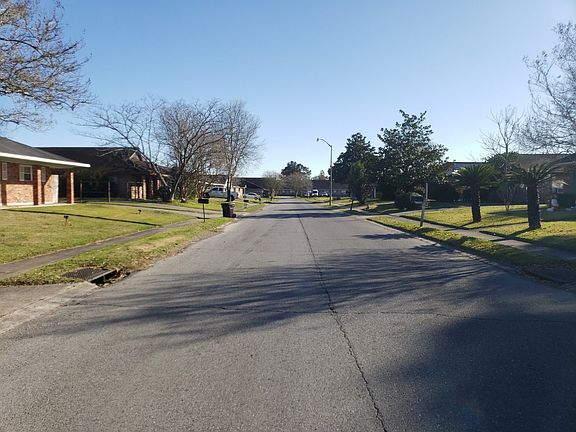 4th image of 163 Evangeline Dr