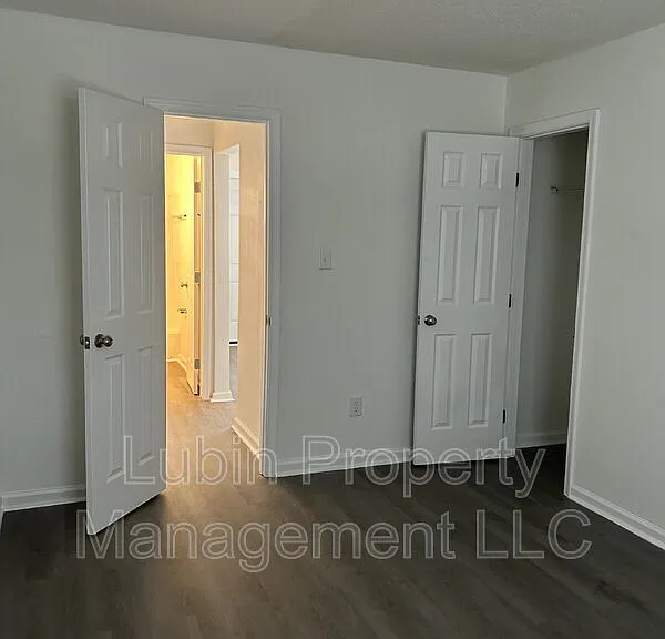 1699 Pendleton St #1 — Photo 5
