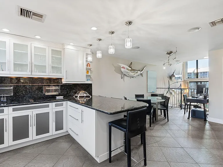 16 Portside Dr #16C — Photo 63