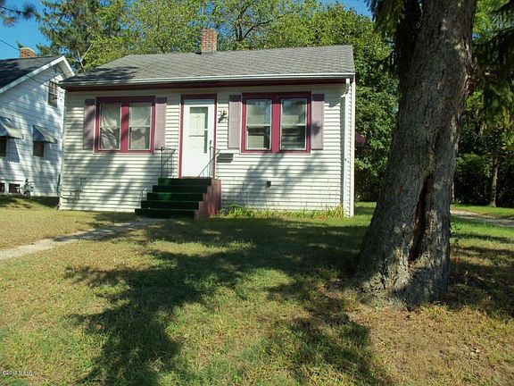 3rd image of 284 Howland St