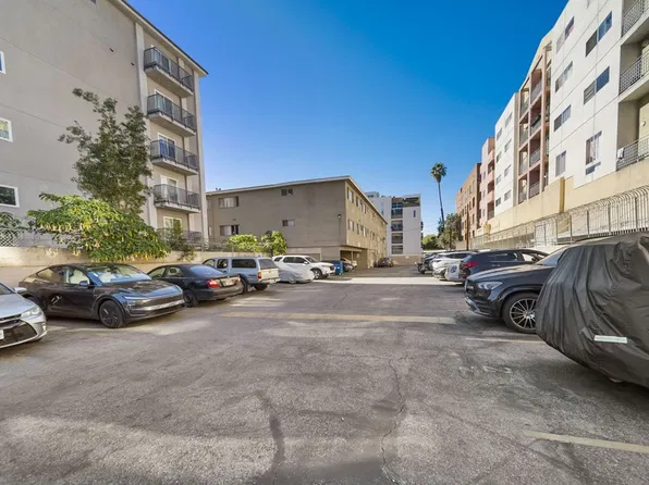Hollywood Pointe