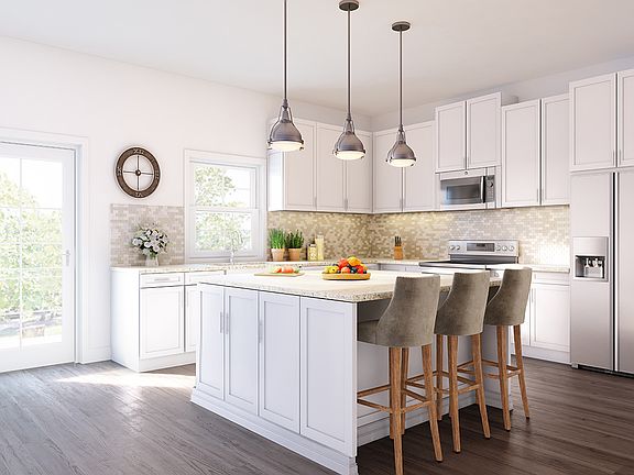 3rd image of 948 Highland Ave #18