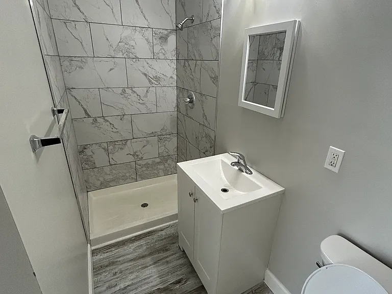 207 N Townsend St #5 — Photo 3