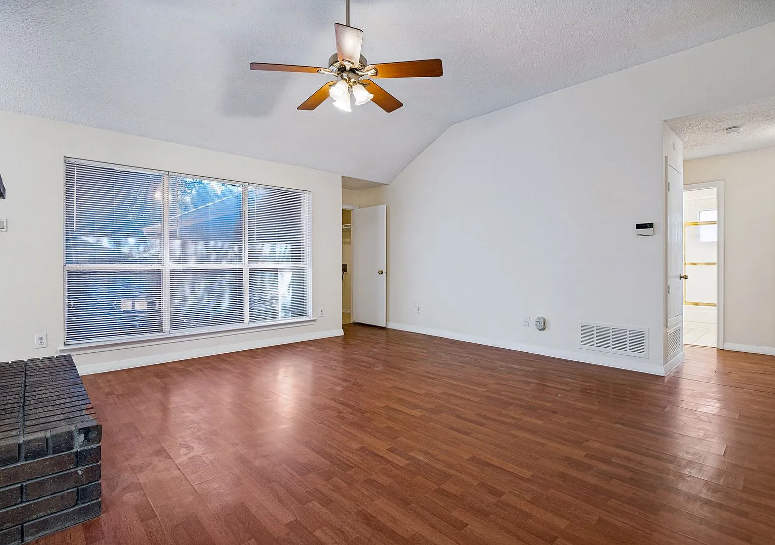 Charming 3 Bed, 2 Bath Brick Home in Castlewood, Garland - Available for Lease! — Photo 4