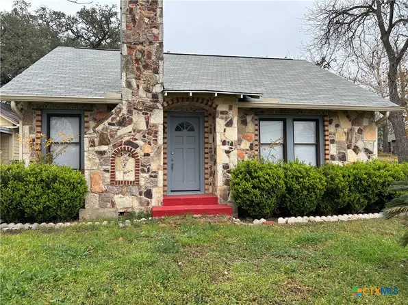 816 S Austin St, Seguin, TX 78155