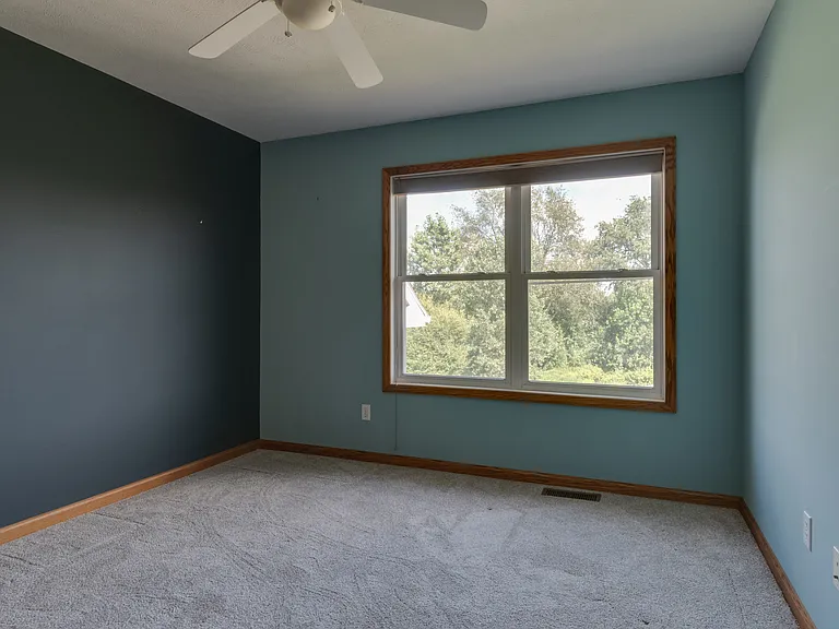 12912 Silver Spring Ln — Photo 29
