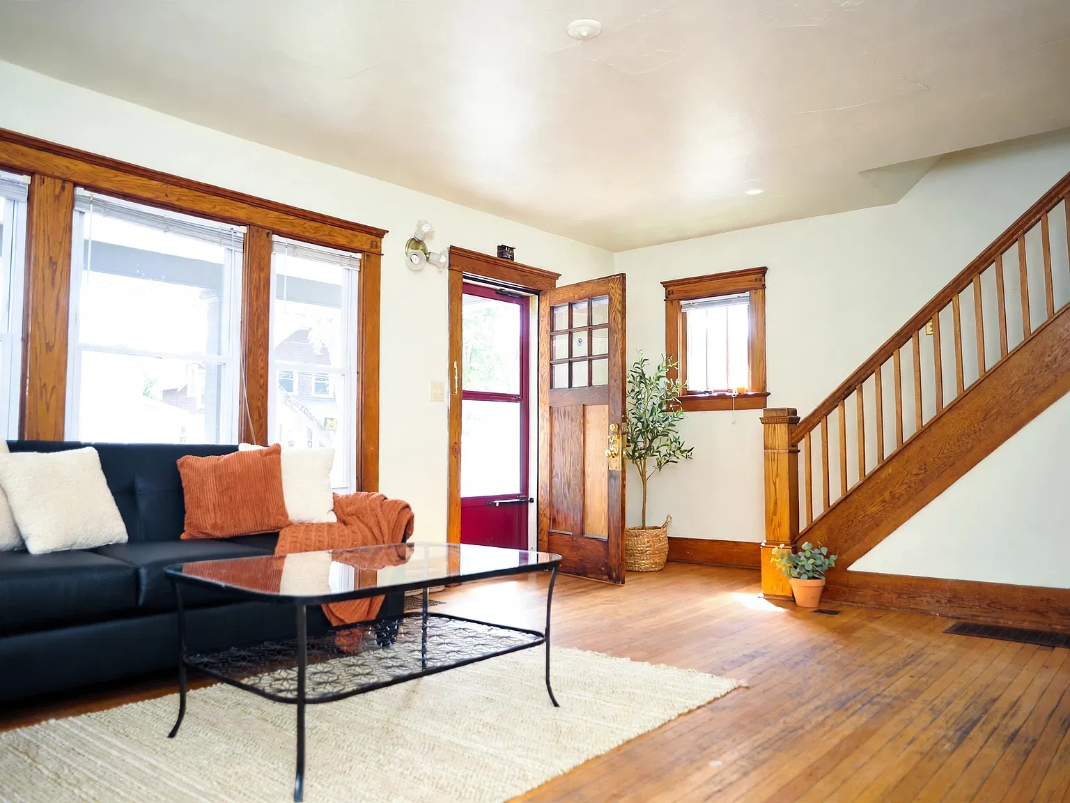 6 bed, 1288 sqft, $6,200 — Photo 2