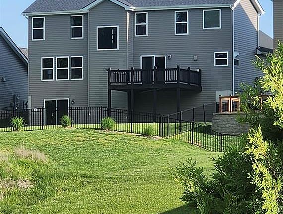 2nd image of 4891 Sierra View Pl