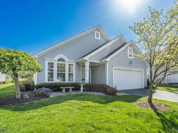 4 Brookfield Dr, White Twp., NJ 07823