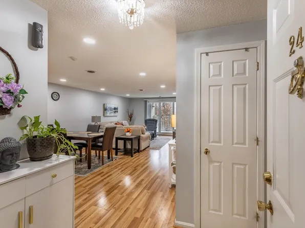 255 North Rd Unit 245, Chelmsford, MA 01824