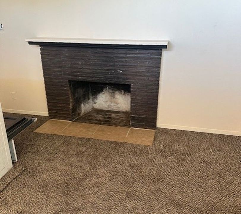 2nd image of 604 S Hawthorne Dr