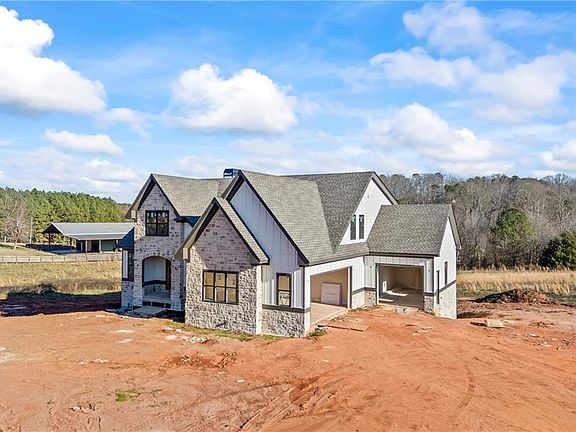 3rd image of 810 North Hampton