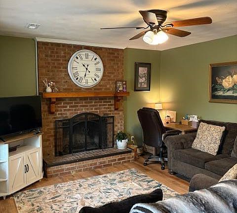 4th image of 195 Persimmon Road SW