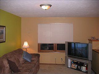 3rd image of 531 W Belmont Ave