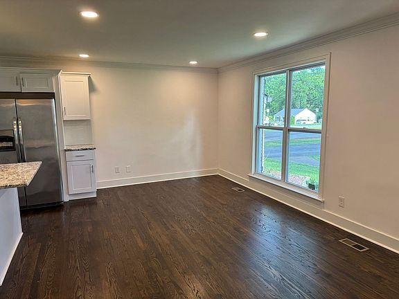5th image of 2826 Colonial Cir