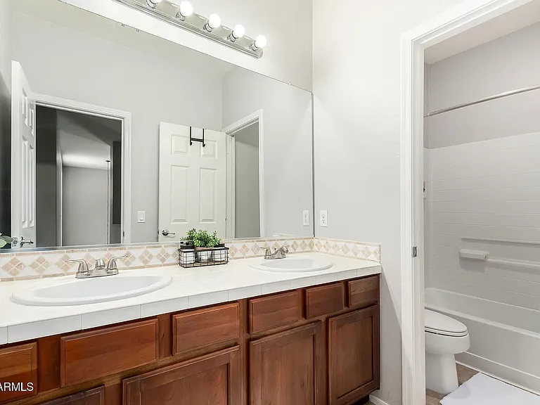 706 W Green Tree Dr — Photo 15