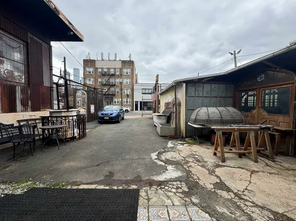 248 Beacon Avenue image 5 of 26