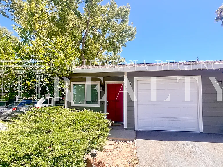 7047 Greenback Ln #A — Photo 2