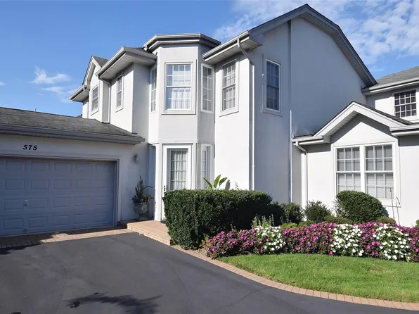 575 Verona Drive #575, Melville, NY 11747