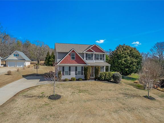 3rd image of 232 Saddlebrook Ave
