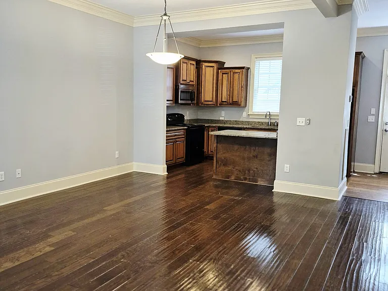 319 Berrien St — Photo 4