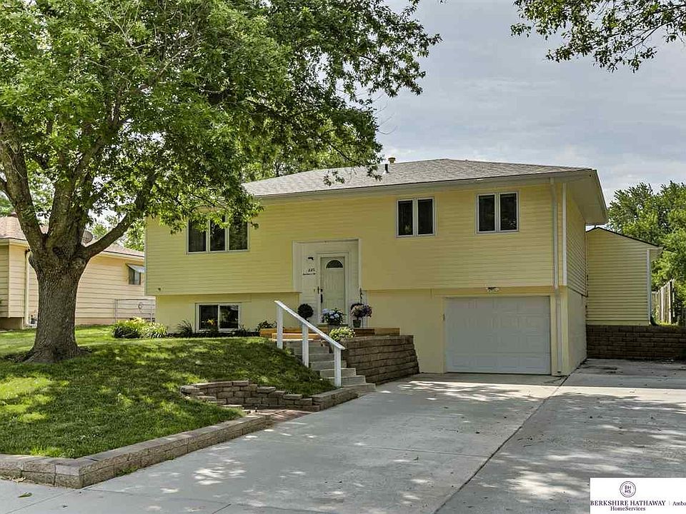 1st image of 225 Hackberry Dr