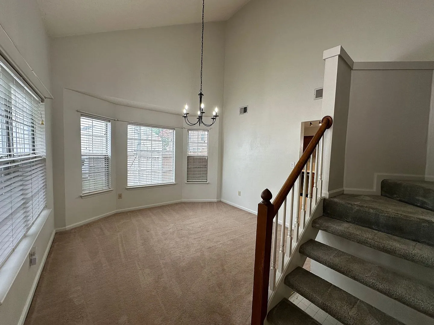 3 bed, 2.5 bath, 1688 sqft, $2,595 — Photo 3