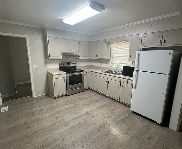 1028 Cleveland St — Photo 3