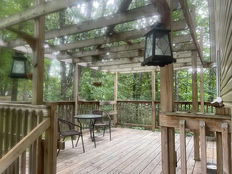 454 Briarwood Ln — Photo 2