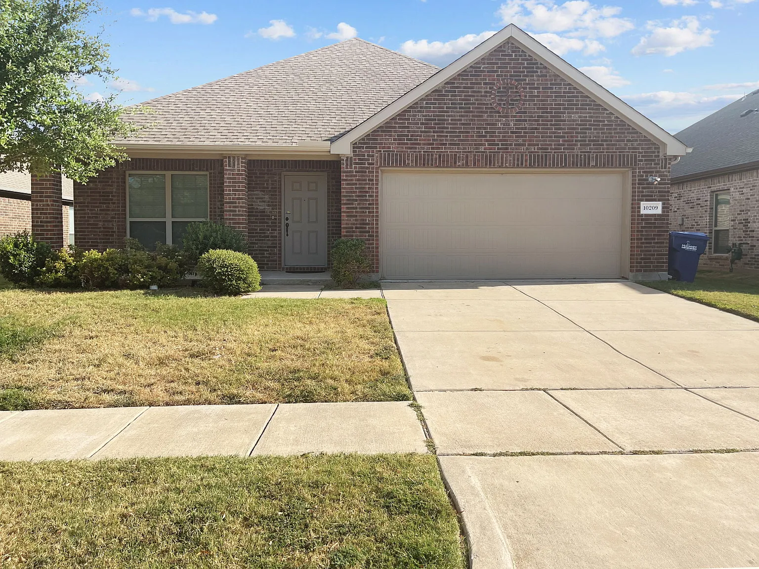 3 bed, 2.5 bath, 2014 sqft, $2,475 — Photo 1