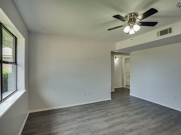 5th image of 310 E Garden Dr