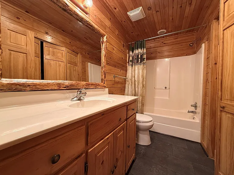 303 Pine Ln — Photo 10