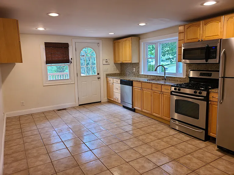 55 S Hill Rd — Photo 9