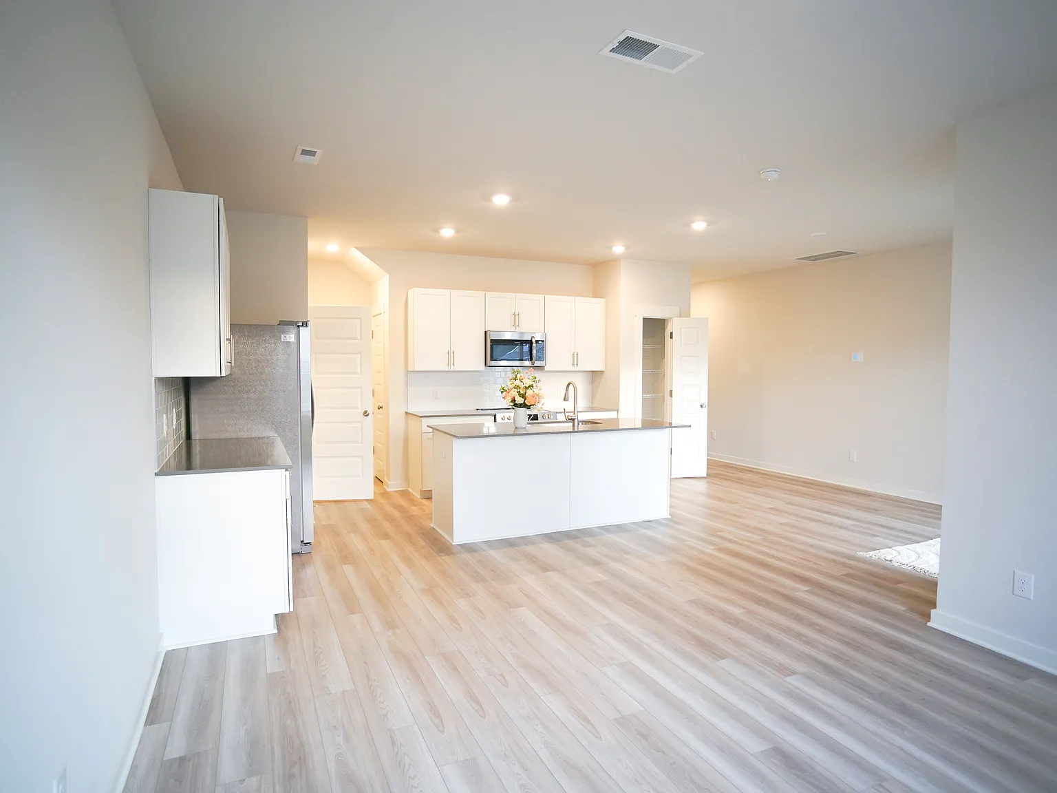 3 bed, 1673 sqft, $2,050 — Photo 1