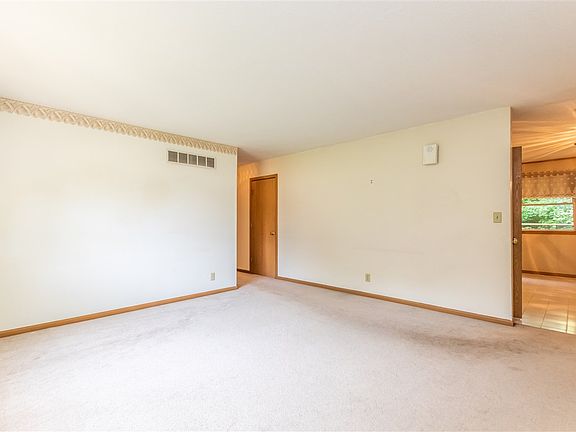 3rd image of 181 Heritage Dr