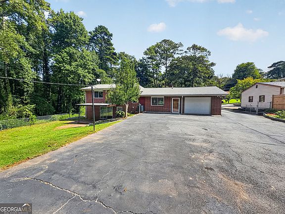 3rd image of 4435 Hillpine Rd