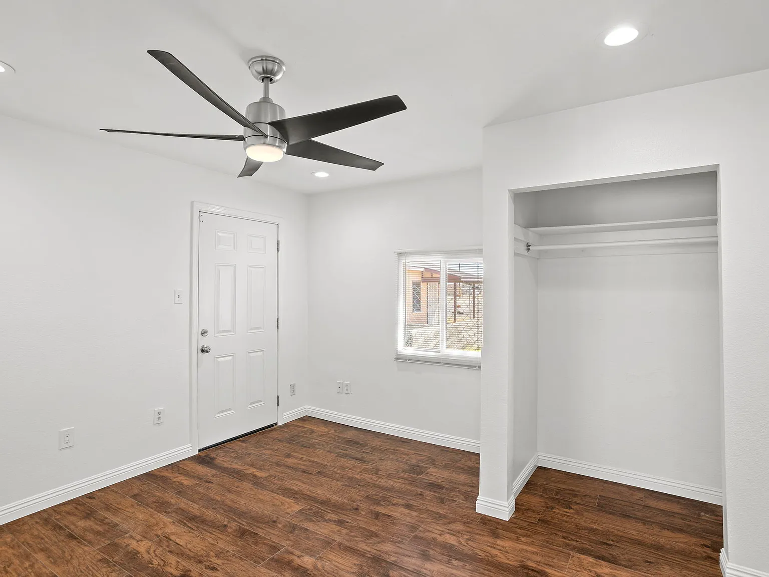 2 bed, 540 sqft, $1,150 — Photo 2