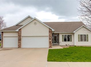 215 36th St SW, Altoona, IA 50009