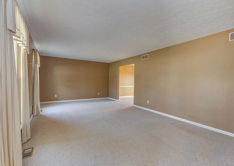 1st image of 5750 Red Oak Dr
