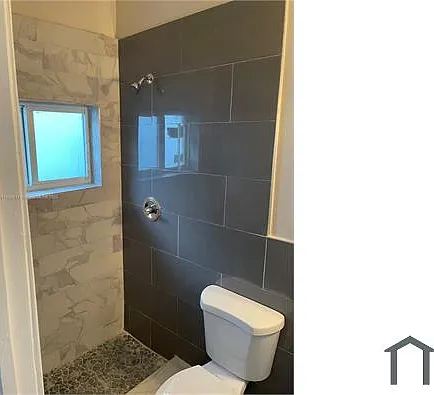 8321 NE Miami Ct — Photo 6